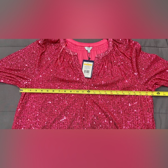 💕 Crown & Ivy Vibrant Pink Sequin Blouse 💕 - Picture 5 of 6
